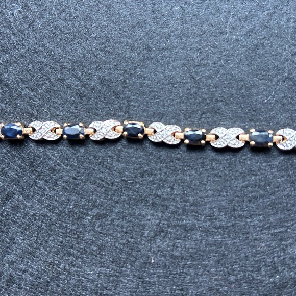 Hannoush Deep Blue Oval Sapphire Tennis Bracelet Diamond Chip
18K Gold XO Links - Picture 3 of 6